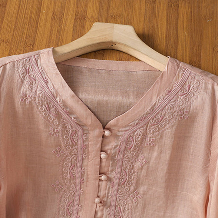 Camisa informal de poliéster con cuello en V y media manga con botones de rana y bordado de Buddha Stones para mujer - image 29