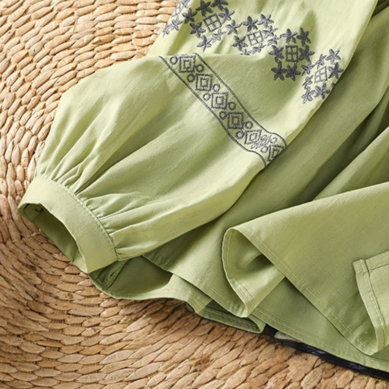 Camisa de algodón para mujer con mangas largas tipo farol y botones plisados ​​con bordado de Buddha Stones - image 26