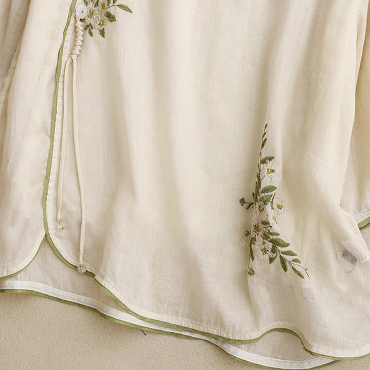Camisa de mujer de manga tres cuartos con cuello redondo y bordado floral verde y Buddha Stones en color beige. - image 5