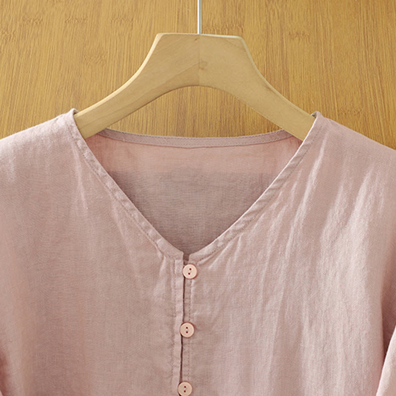 Camisa de mujer con cuello en V, media manga y botones lisos de Buddha Stones - image 3