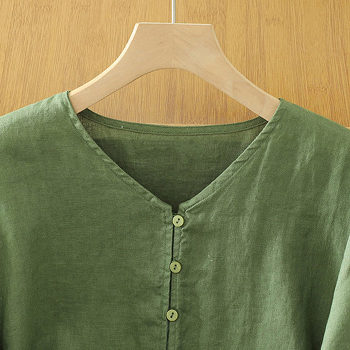 Camisa de mujer con cuello en V, media manga y botones lisos de Buddha Stones - image 18