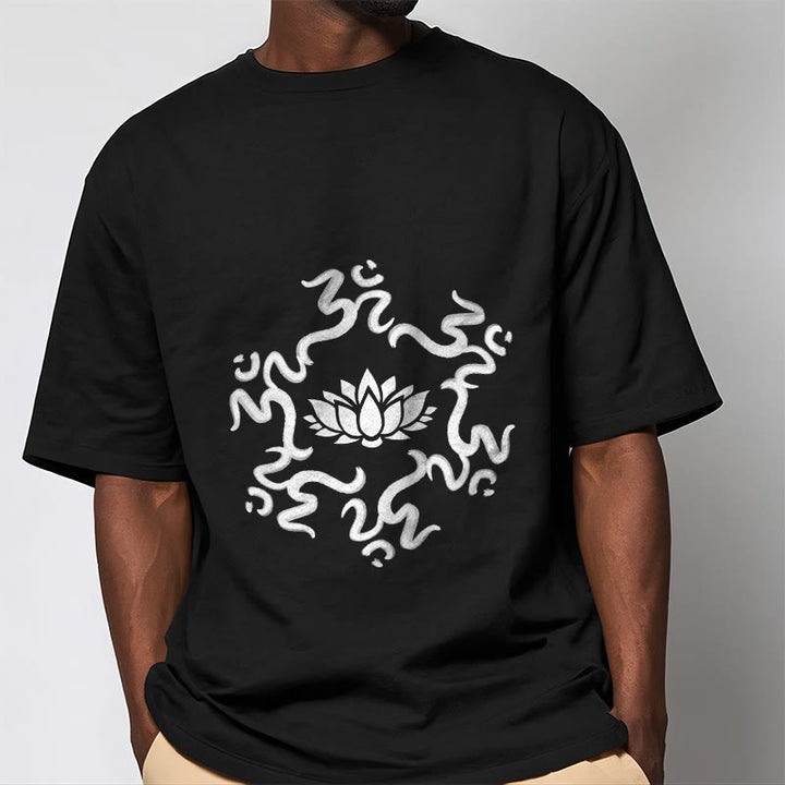 Camiseta con estampado de flor de loto y símbolo OM de Buddha Stones - image 4