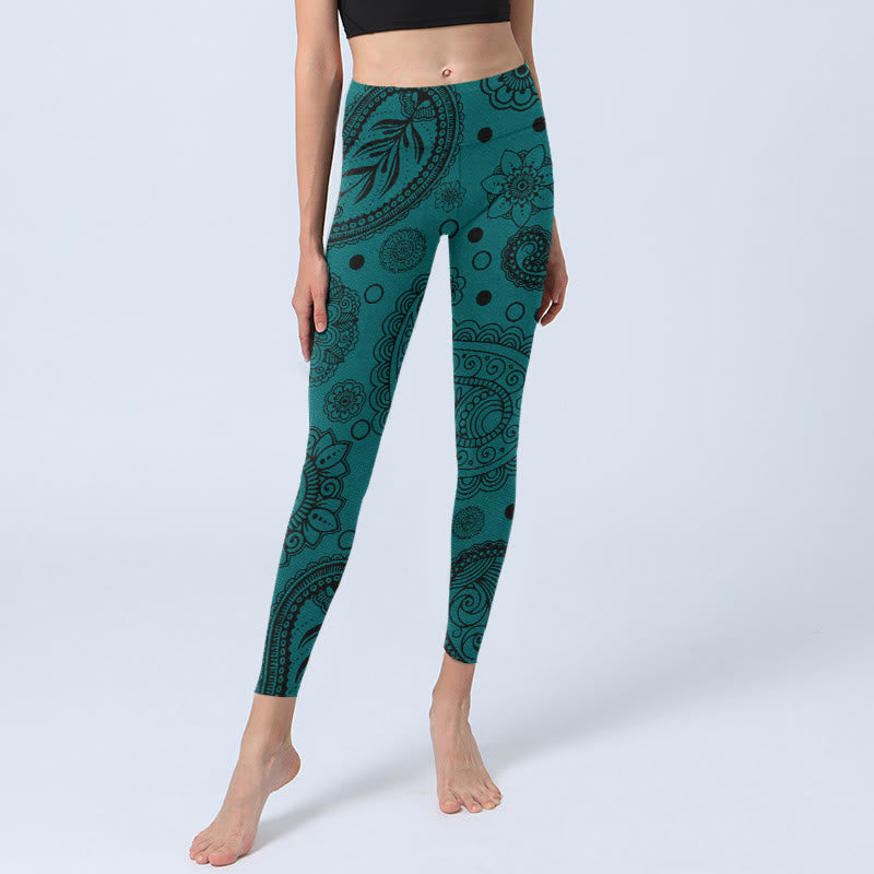 Leggings de yoga para mujer con estampado de pétalos de flor de anacardo verde intenso y Buddha Stones - image 5