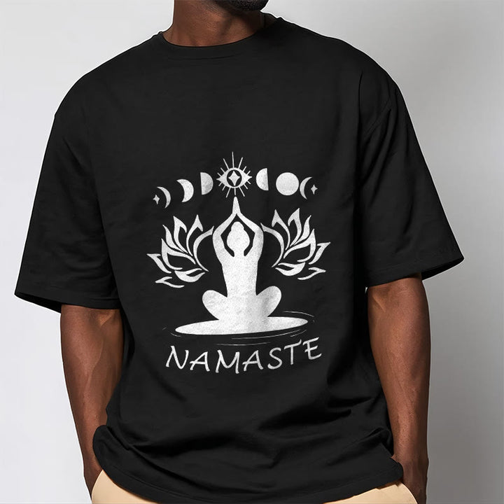 Camiseta informal con figura meditativa de Buddha Stones , con estampado de loto, luna y ojo - image 4