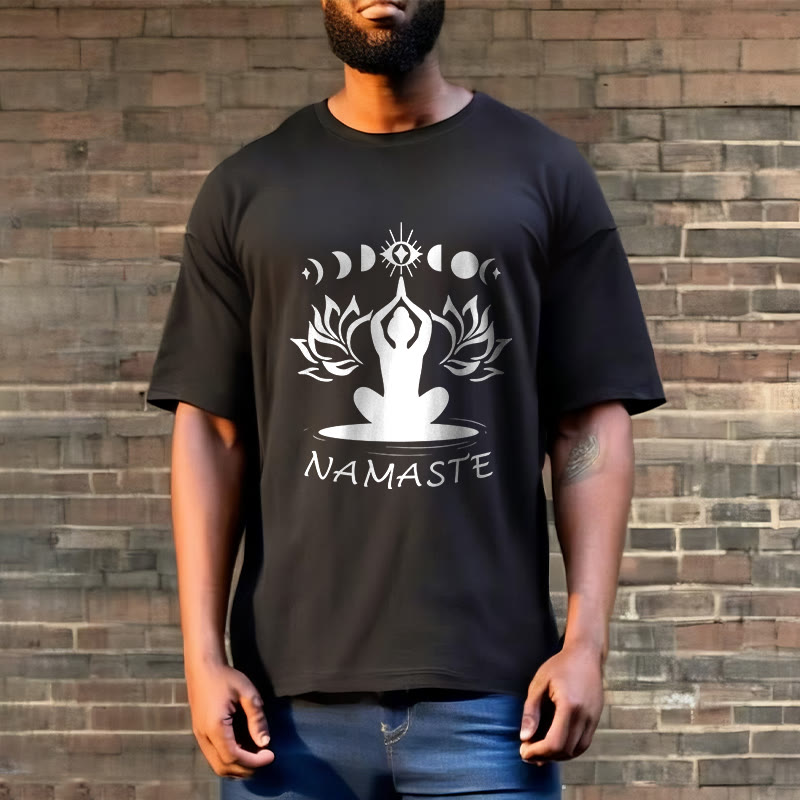 Camiseta informal con figura meditativa de Buddha Stones , con estampado de loto, luna y ojo - image 5