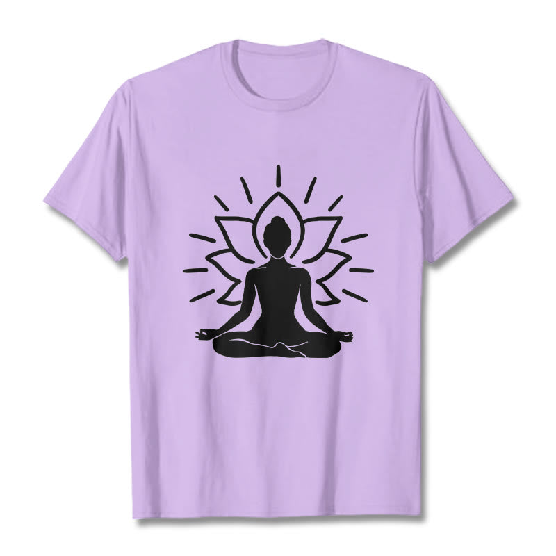 Camiseta informal con estampado de loto y figura meditativa de Buddha Stones - Ciruela - 2XL - image 17