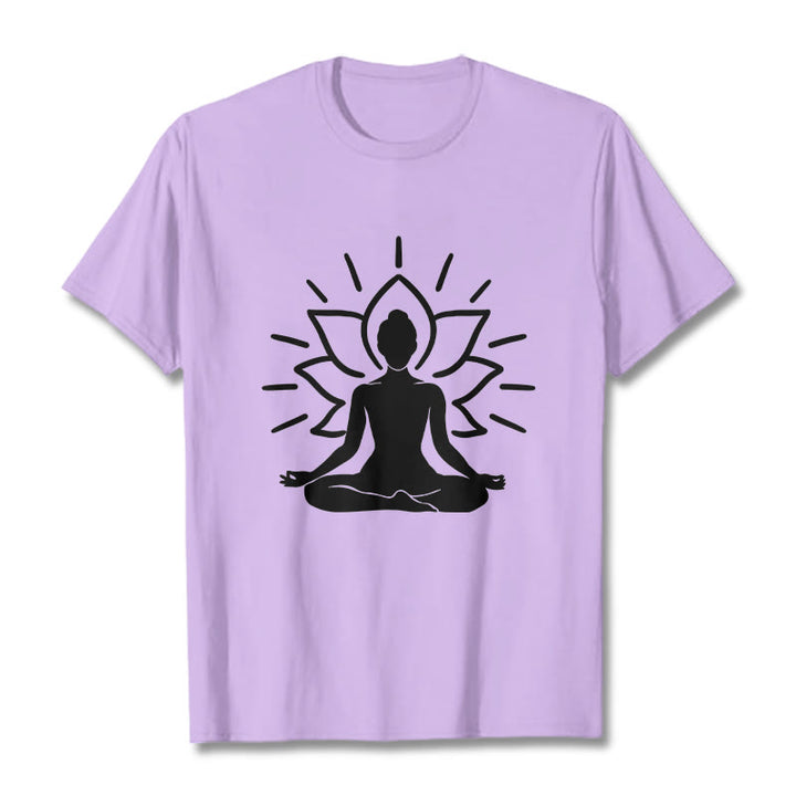 Camiseta informal con estampado de loto y figura meditativa de Buddha Stones - Ciruela - 2XL - image 17
