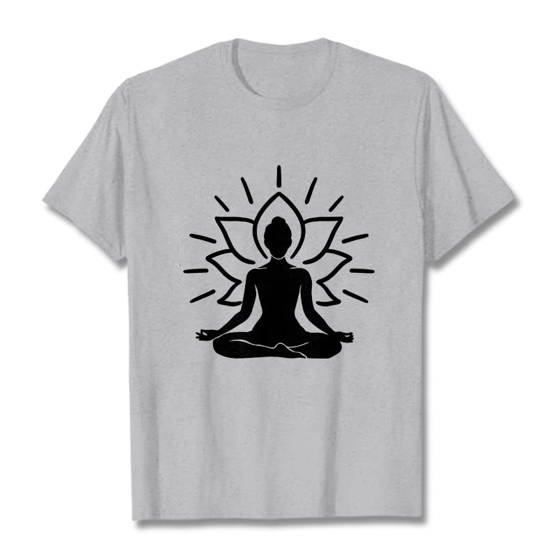 Camiseta informal con estampado de loto y figura meditativa de Buddha Stones - Gris claro - 2XL - image 20