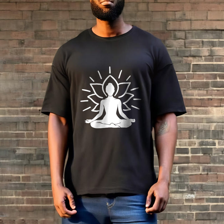 Camiseta informal con estampado de loto y figura meditativa de Buddha Stones - image 6