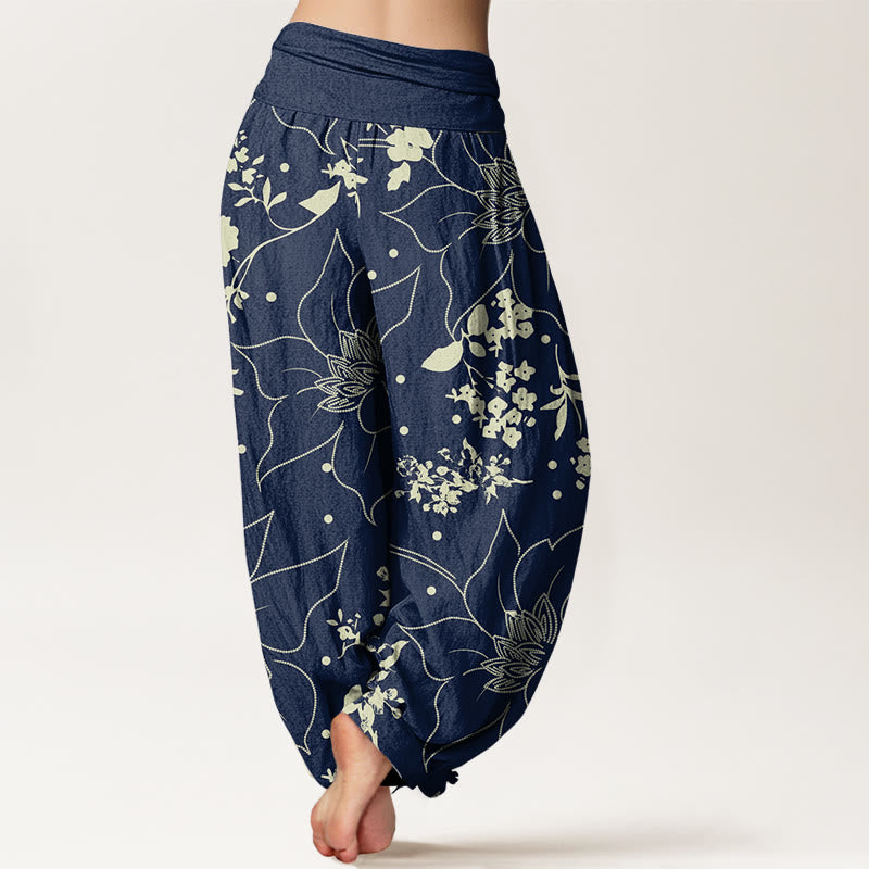 Pantalones harén de cintura elástica para mujer con estampado de flores de pétalos grandes en beige y piedras de Buddha Stones - image 1
