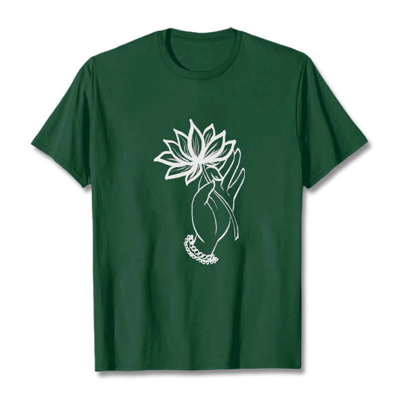 Camiseta de algodón con estampado de flor de loto y manos de Buddha Stones - Verde bosque - 2XL - image 11