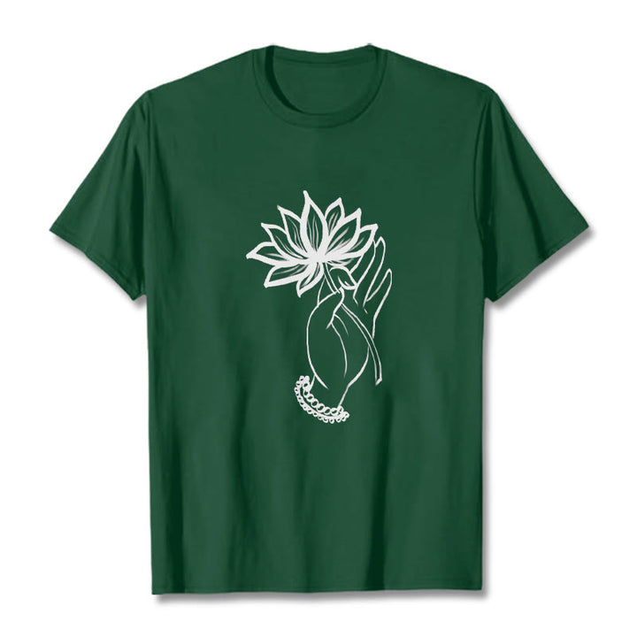 Camiseta de algodón con estampado de flor de loto y manos de Buddha Stones - Verde bosque - 2XL - image 11