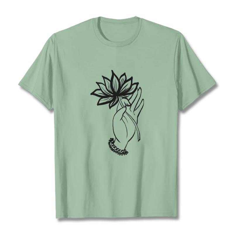 Camiseta de algodón con estampado de flor de loto y manos de Buddha Stones - Verde pálido - 2XL - image 15