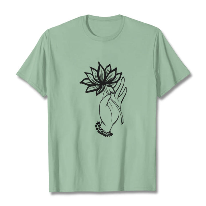 Camiseta de algodón con estampado de flor de loto y manos de Buddha Stones - Verde pálido - 2XL - image 15