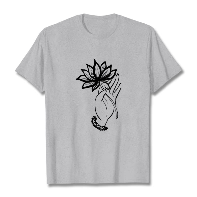 Camiseta de algodón con estampado de flor de loto y manos de Buddha Stones - Gris claro - 2XL - image 20
