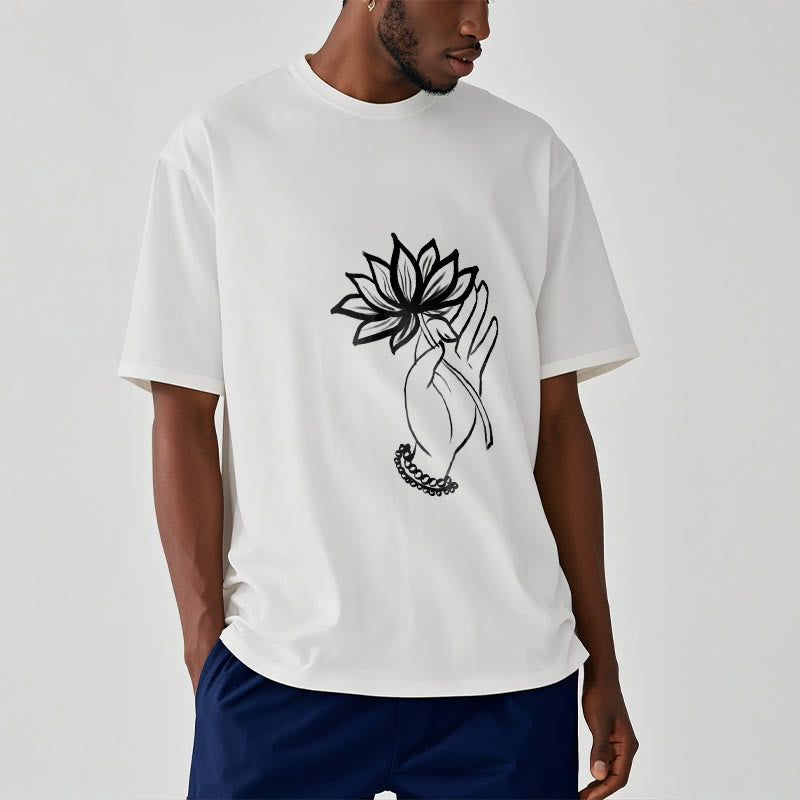 Camiseta de algodón con estampado de flor de loto y manos de Buddha Stones - image 7