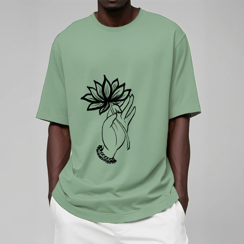 Camiseta de algodón con estampado de flor de loto y manos de Buddha Stones - image 16