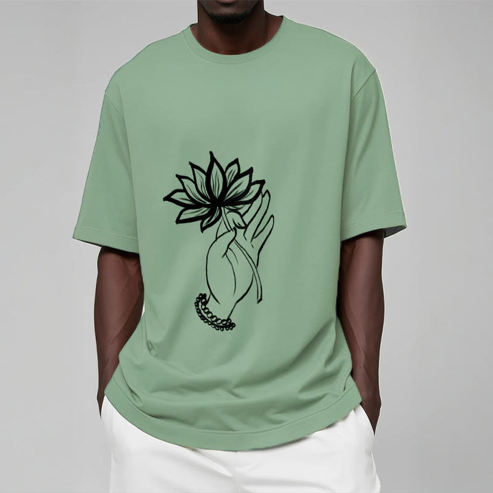 Camiseta de algodón con estampado de flor de loto y manos de Buddha Stones - image 16