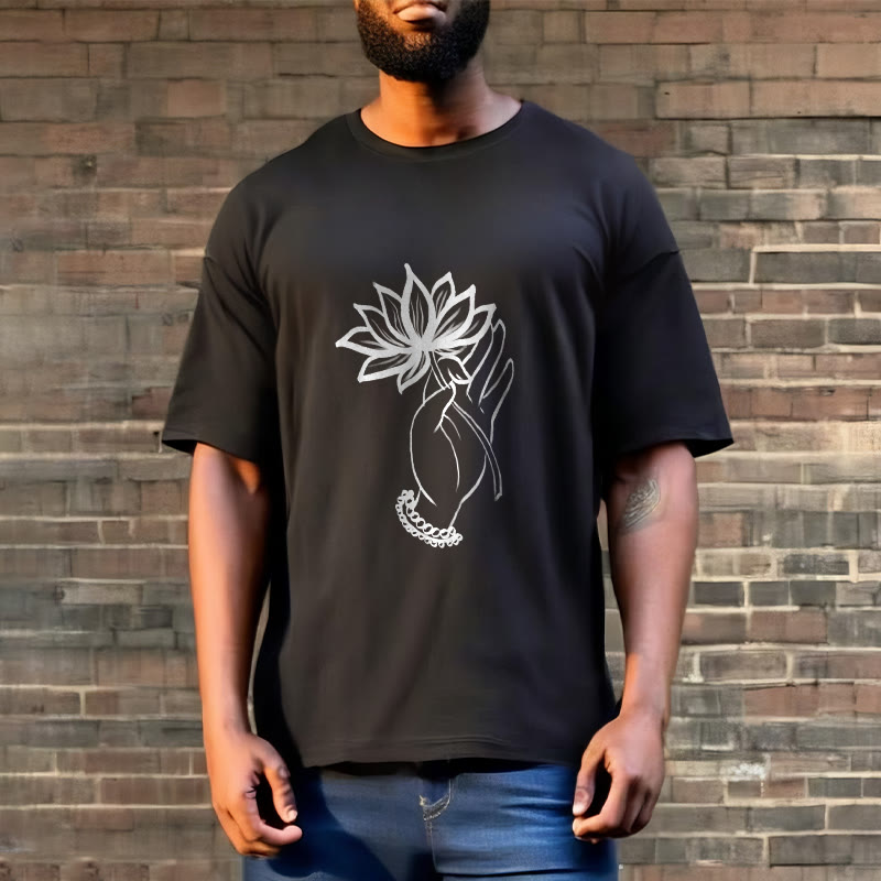 Camiseta de algodón con estampado de flor de loto y manos de Buddha Stones - image 3