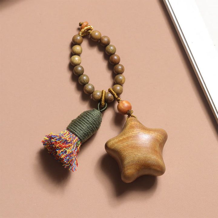 Llavero con borlas de cuerda de color sándalo verde natural y Buddha Stones, con estrellas y lunas. - Estrella (23*36 mm) - image 1