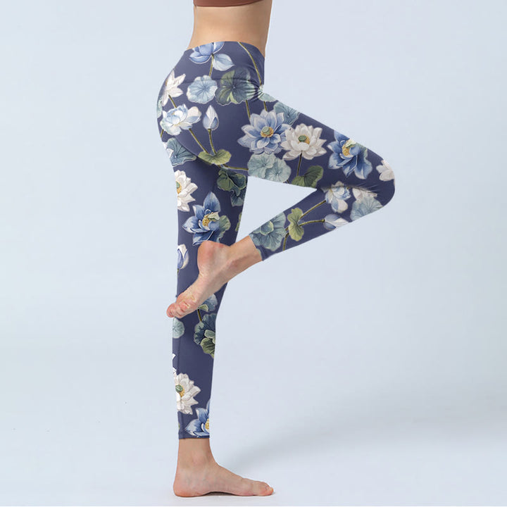 Leggings de yoga para mujer con estampado de pintura al óleo de flores de loto azules y blancas y Buddha Stones - image 4