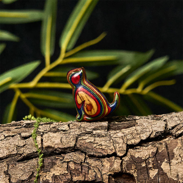 2 mini Buddha Stones de eucalipto arcoíris con forma de gato sentado talladas para reducir el estrés. - image 18