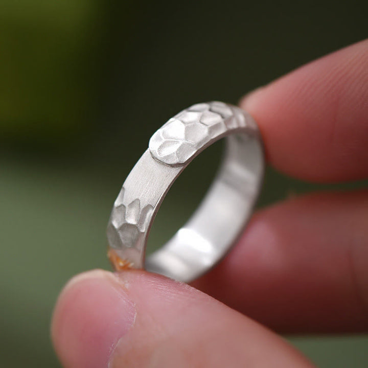 Anillo de equilibrio Om Mani Padme Hum con diseño de martillo de plata de ley 999 y Buddha Stones - image 3