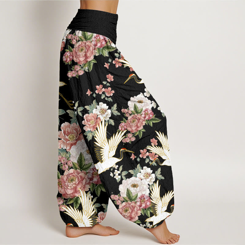 Pantalones harén con cintura elástica para mujer, con estampado de grullas y peonías florecientes de Buddha Stones - image 1