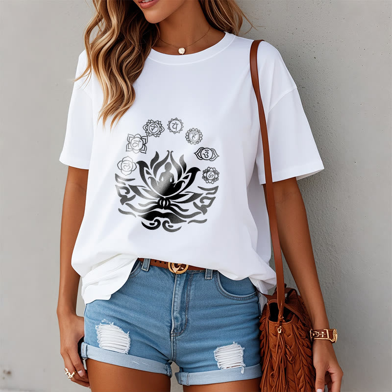 Camiseta con diseño de flor de loto de Buda y mantras sánscritos con símbolo OM de Buddha Stones - image 3