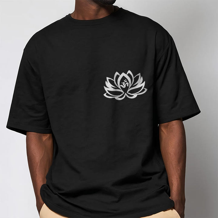 Camiseta con diseño de flor de loto y símbolo OM de Buddha Stones - image 2