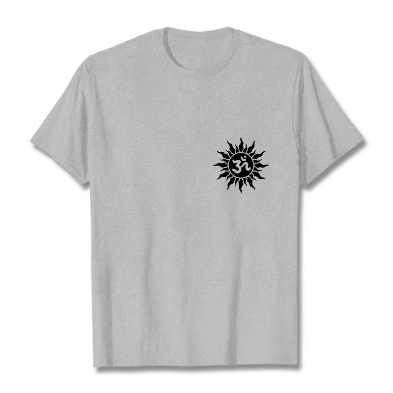 Camiseta con diseño de símbolo OM del sol y Buddha Stones - Gris claro - 2XL - image 20