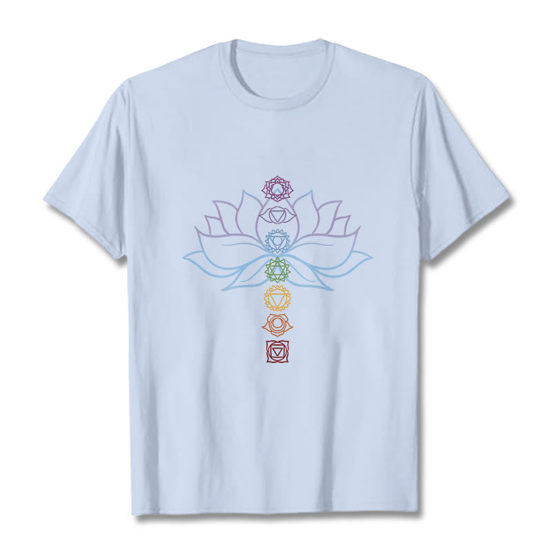 Camiseta de algodón con Buddha Stones, tonos pastel, flor de loto, símbolos de los chakras y meditación. - Cian claro - 2XL - image 19