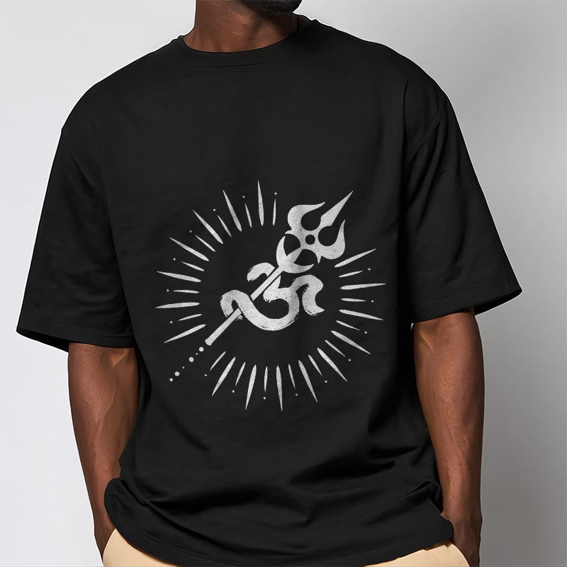 Camiseta informal de algodón con diseño de líneas radiantes y símbolo Om de Buddha Stones y tridente - image 2