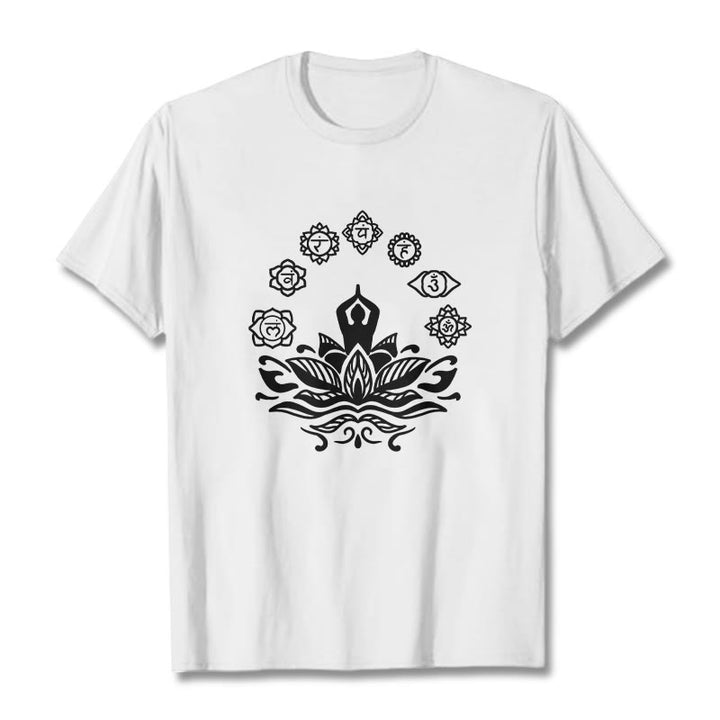 Camiseta de algodón con diseño de Buddha Stones meditando, flor de loto y siete chakras - Blanco - 2XL - image 8