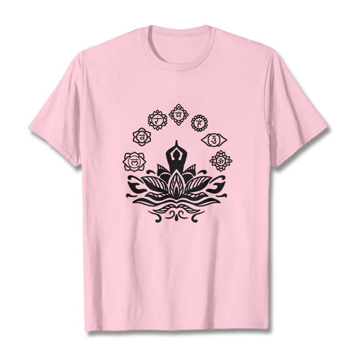 Camiseta de algodón con diseño de Buddha Stones meditando, flor de loto y siete chakras - Rosa claro - 2XL - image 13