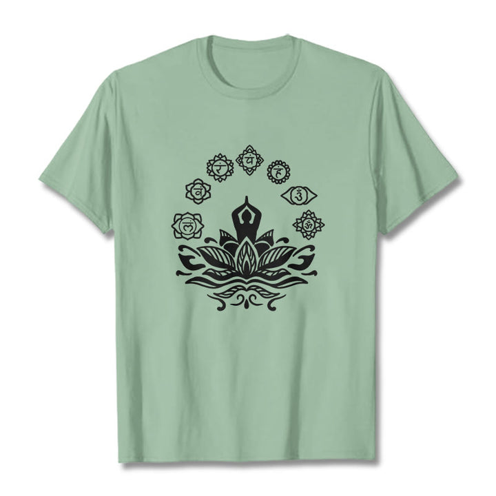 Camiseta de algodón con diseño de Buddha Stones meditando, flor de loto y siete chakras - Verde pálido - 2XL - image 15