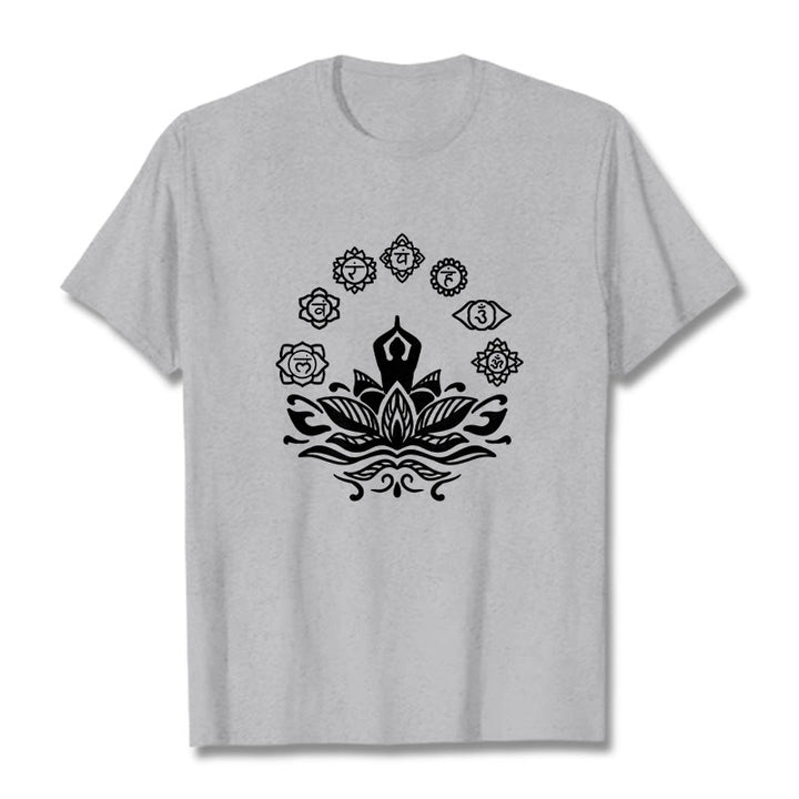 Camiseta de algodón con diseño de Buddha Stones meditando, flor de loto y siete chakras - Gris claro - 2XL - image 20