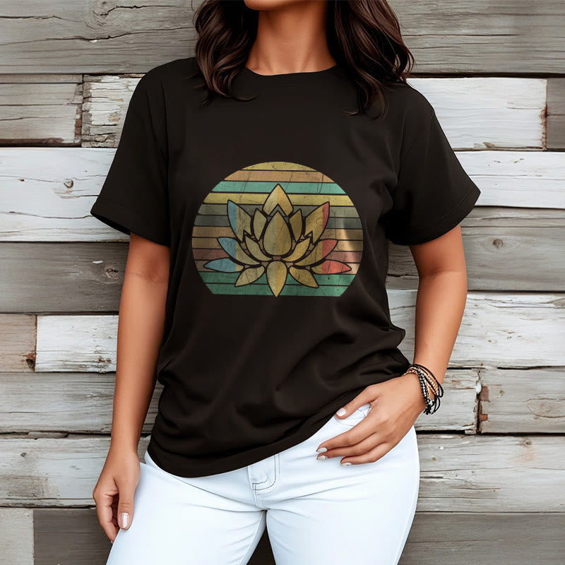Camiseta de algodón con estampado de flor de loto y fondo a rayas retro informal con Buddha Stones - image 4