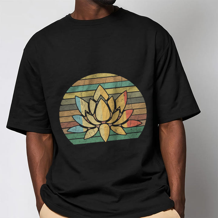 Camiseta de algodón con estampado de flor de loto y fondo a rayas retro informal con Buddha Stones - image 2