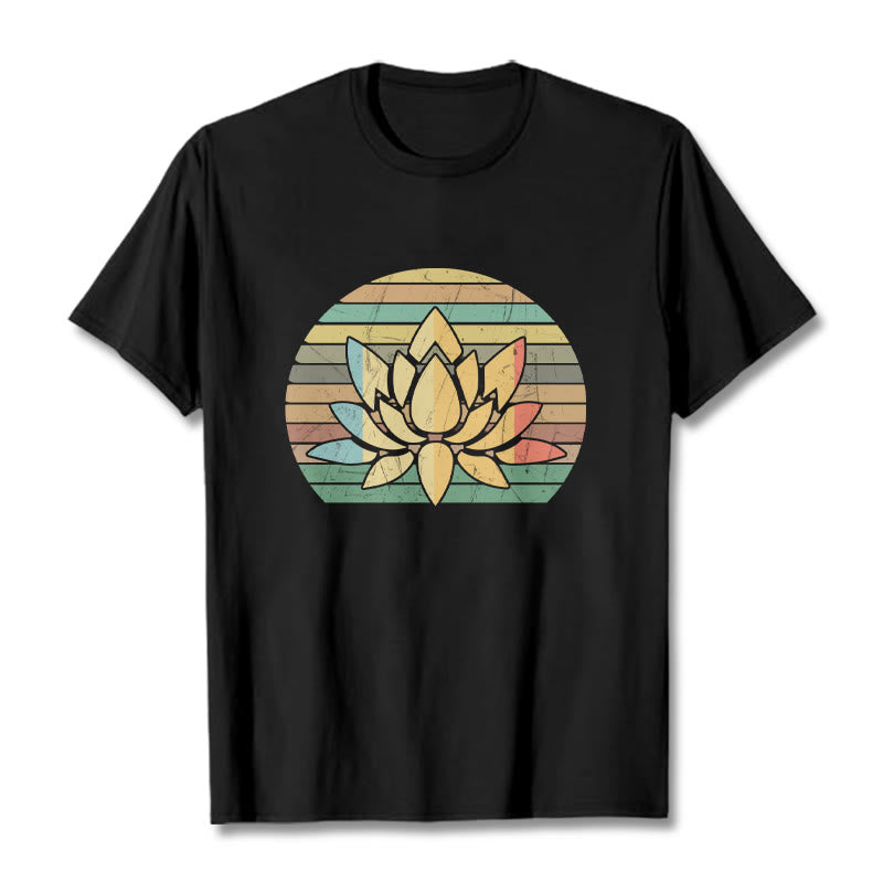 Camiseta de algodón con estampado de flor de loto y fondo a rayas retro informal con Buddha Stones - Negro - 2XL - image 1