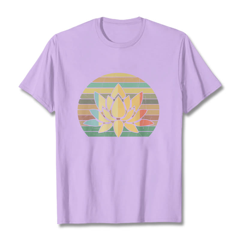 Camiseta de algodón con estampado de flor de loto y fondo a rayas retro informal con Buddha Stones - Ciruela - 2XL - image 17