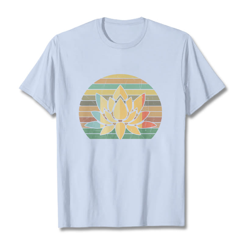Camiseta de algodón con estampado de flor de loto y fondo a rayas retro informal con Buddha Stones - Cian claro - 2XL - image 19