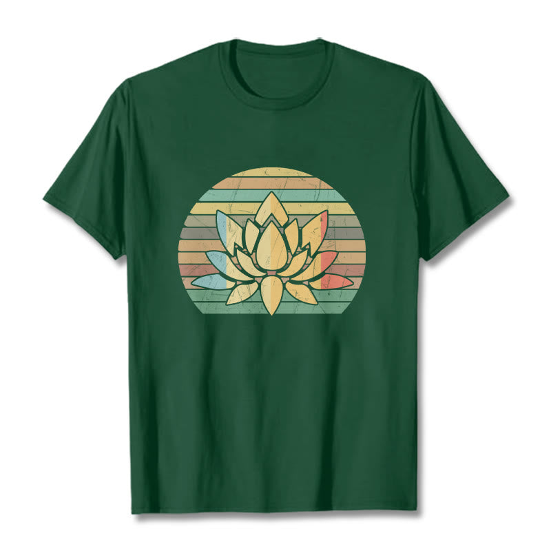Camiseta de algodón con estampado de flor de loto y fondo a rayas retro informal con Buddha Stones - Verde bosque - 2XL - image 11