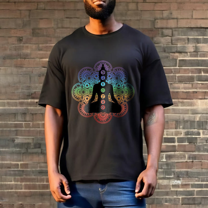 Camiseta de algodón con estampado de mandala colorido y figura meditativa de Buddha Stones - image 3