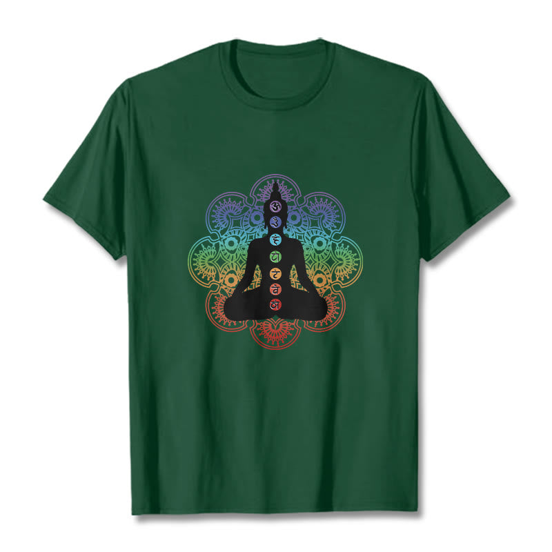 Camiseta de algodón con estampado de mandala colorido y figura meditativa de Buddha Stones - Verde bosque - 2XL - image 11