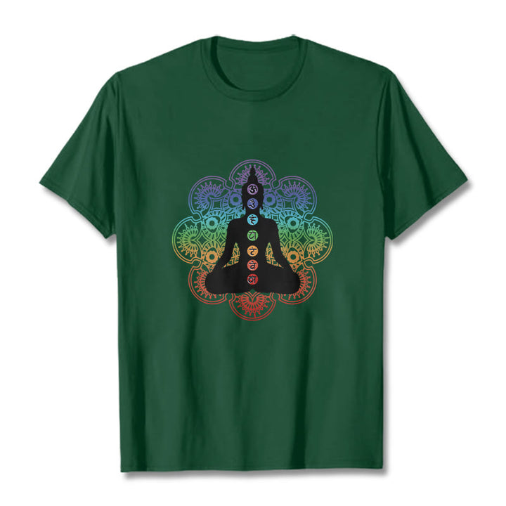 Camiseta de algodón con estampado de mandala colorido y figura meditativa de Buddha Stones - Verde bosque - 2XL - image 11