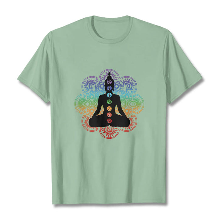 Camiseta de algodón con estampado de mandala colorido y figura meditativa de Buddha Stones - Verde pálido - 2XL - image 15