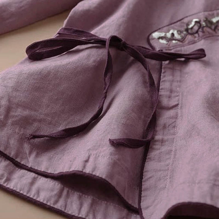 Camisa informal de algodón de manga larga con cuello inclinado y tirantes para mujer con flores bordadas de Buddha Stones - image 9