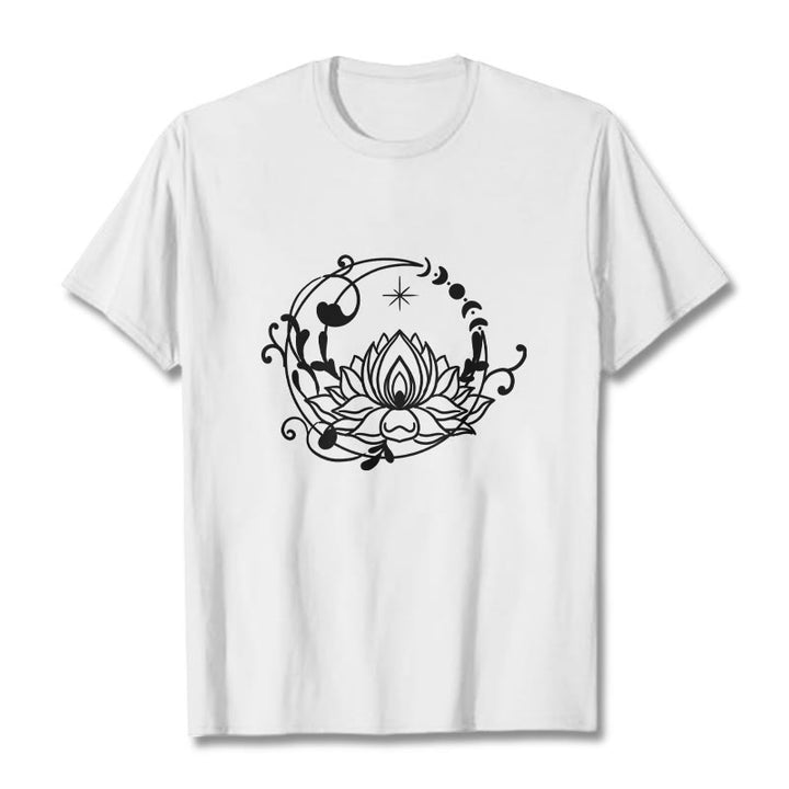 Camiseta de algodón con diseño simple de Buddha Stones, flor de loto, luna y enredaderas. - Blanco - 2XL - image 1