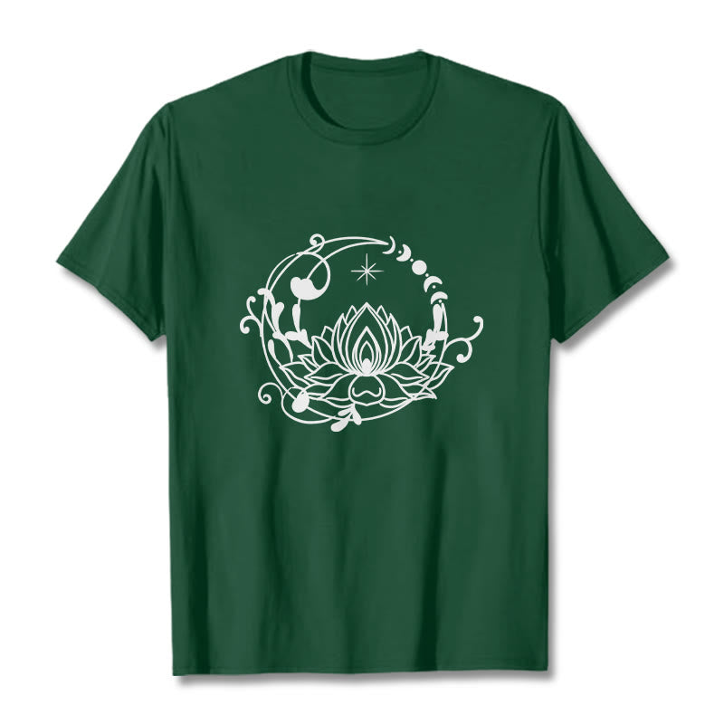 Camiseta de algodón con diseño simple de Buddha Stones, flor de loto, luna y enredaderas. - Verde bosque - 2XL - image 11